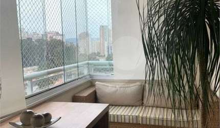 Apartamento com 106 metros, varanda gourmet em Santana.