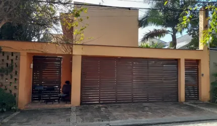 Sobrado - Alto de Pinheiros - 3 Quartos - 4 Vagas - Venda - 300m²