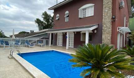 Sobrado à Venda no Tremembé com Piscina, Gourmet e 6 Vagas – Rua Fechada