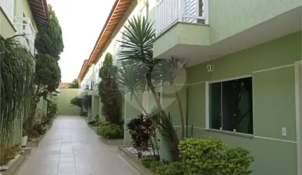 Sobrado em condomínio fechado
