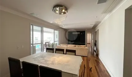 Apartamento 3 dormitorios,  sendo 1 suite e 2 Vagas