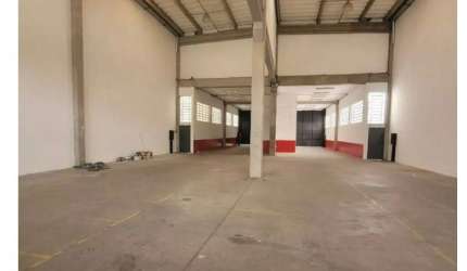 Excelente galpão na Vila Anastácio com 637 m².