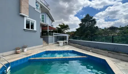 Casa em condominio fechado, 3 suites, piscina privativa, 5 vagas
