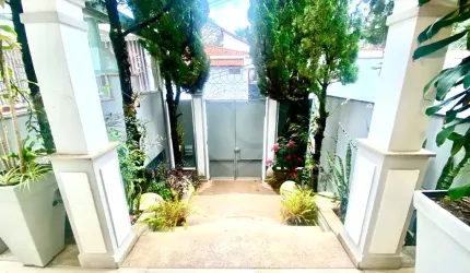 Sobrado com 4 quartos no HORTO