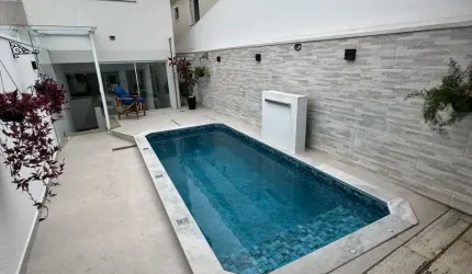 Sobrado para venda tem 182 metros quadrados com 3 quartos em Parada Inglesa - São Paulo - SP Descubra este maravilhoso sobrado localizado na charmosa Parada Inglesa , com 3 suítes 3 vagas e quintal !!