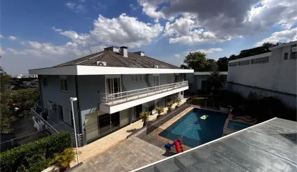 Excelente Sobrado em Condomínio de Alto Padrão