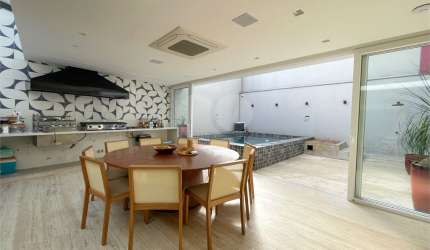 SOBRADO 3 SUITES ALTO PADRAO