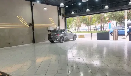 Salão comercial para locação, tem 325 metros na Avenida Engenheiro Caetano Alvares