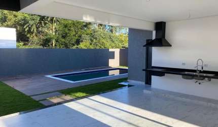 Linda casa em cond. fechado em Atibaia