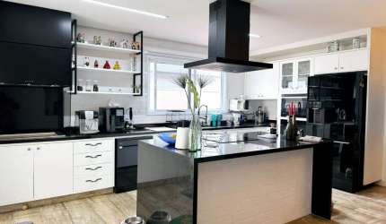 Casa á Venda com 491 m² Área Total - 3 Dormitórios em Alphaville - Santana de Parnaíba - SP