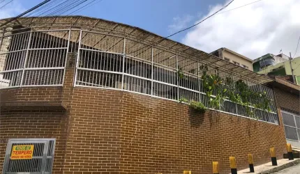 Sobrado á venda  Tremembé 138m²  2 quartos 1 suíte 1 salão 3 vagas