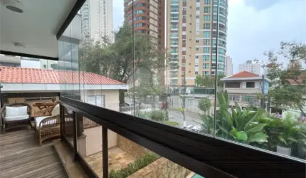 EXCLUSIVO: Apartamento de 210m² na Rua Francisca Júlia com 3 Suítes e 3 Vagas de Garagem