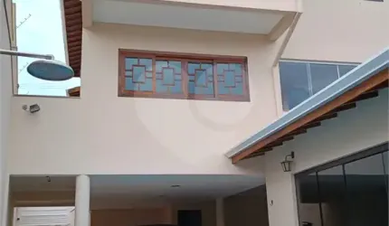 Sobrado com piscina em próximo ao centro de Itatiba São Paulo