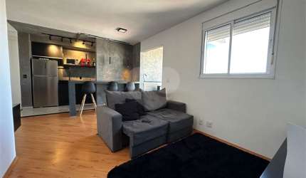Lindo Apartamento de 2 Dormitórios com Suíte e Varanda Espaçosa