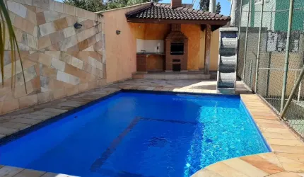 Lindo sobrado com 400 metros, 3 suítes 8 vagas e piscina