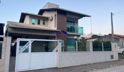 Casa com Suíte, Piscina e 3 Vagas – Potecas, São José/SC