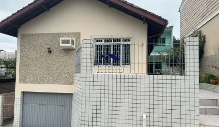 Casa com 3 Dormitórios + Sobrado e Kitnet – Trindade, Florianópolis/SC