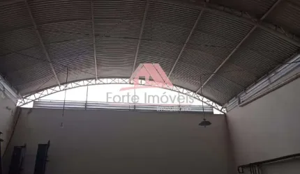 Prédio com Galpão próximo West Shopping