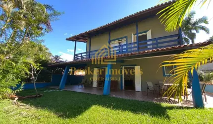 Sobrado estilo Rústico em Condomínio na Martim de Sá, à 400 metros do Mar.