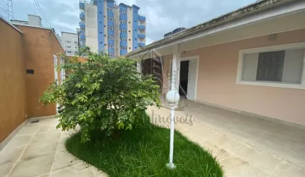 Linda casa Térrea na Martim de Sá a 500 metros da praia