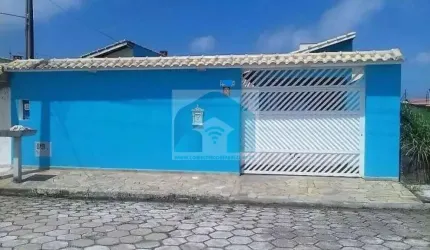 Casa em Peruibe, com 2 dormitórios, piscina