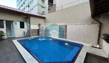 Casa no Bairro Guilhermina, com 3 dormitórios, 1 suíte