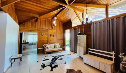 Classe A Imóveis apresenta: Casa aconchegante em meio à natureza no Condomínio Aldeias do Lago – Setor Pinheiros