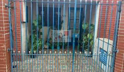 Casa térrea  em viela