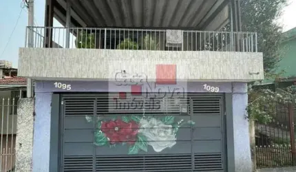 Sobrado residencial com três moradias no Jd. Brasil