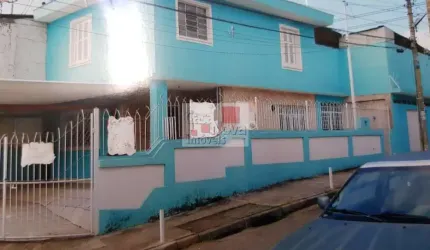 AMPLO SOBRADO EM RUA TRANQUILA,PRÓXIMO A AVENIDAS,ESCOLA E COMERCIO.