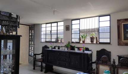 Casa Comercial para Locação em Itaboraí, Centro, 4 dormitórios, 2 suítes, 4 banheiros, 1 vaga