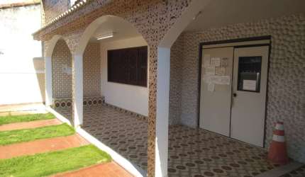 Casa Comercial para Locação em Itaboraí, Centro, 4 dormitórios, 1 suíte, 2 banheiros, 2 vagas
