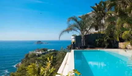 Casa em Condomínio - Triplex / Residencial / Joá