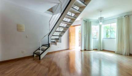 ** CASA DE CONDOMINIO **