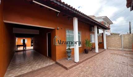 Casa com amplo espaço e próximo à praia do Cibratel