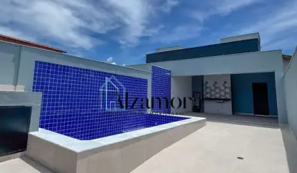 Casa com piscina à 700 metros da praia!