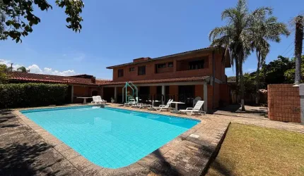 Sobrado a venda com 5 dormitórios, piscina grande, lado praia em Itanhaém.