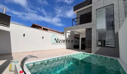 Sobrado moderno com piscina a venda em Itanhaém, São Paulo.
