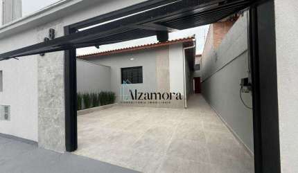 Casa nova com piscina e 03 dormitórios na cidade de Mongaguá