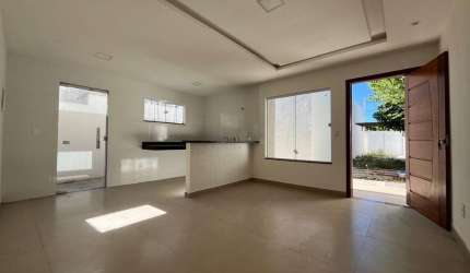 Casa Plana para Venda em Cabo Frio, Vila do Peró, 2 dormitórios, 1 banheiro, 3 vagas