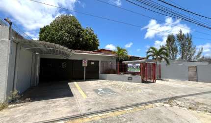 Casa com amplo espaço interno e ótima localização em Capim Macio