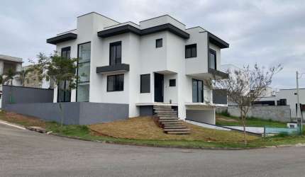 Lindo sobrado a venda com 03 suítes e 04 vagas no Condomínio Reserva Granja Anita em Mogi das Cruzes/SP.