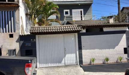 Linda casa a venda com 3 suites em Arujá/SP