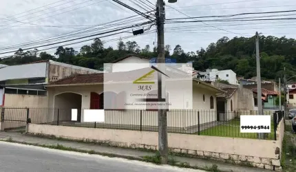 Casa à venda em excelente localização no Saco dos Limões