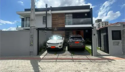Sobrado à venda no bairro Bom Retiro - Joinville/SC