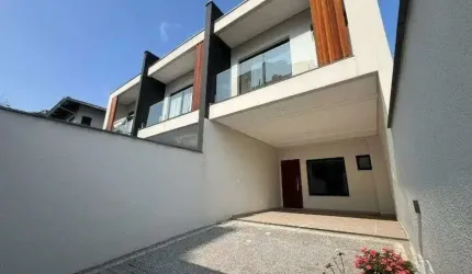 Sobrado à venda no bairro Saguaçu - Joinville/SC
