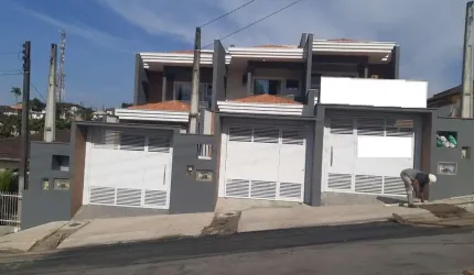 Sobrado à venda no bairro Petrópolis - Joinville/SC