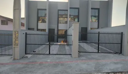 Sobrado à venda no bairro Guanabara - Joinville/SC