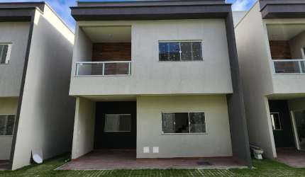 Casas soltas com 4 suítes em Condomínio Fechado - Buraquinho - Lauro de Freitas