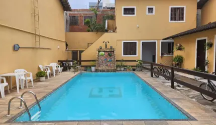 Casa em condomínio para locação de frente piso em cerâmica contendo 2 quartos com direito a 1 vaga
